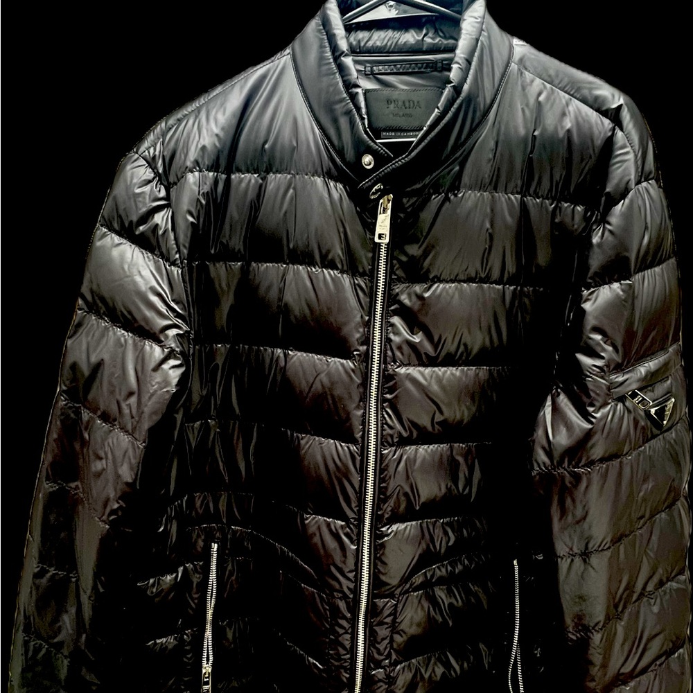 Men’s PRADA Jacket
Down filled feathers